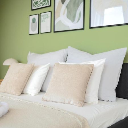 Bright 2Br - 8Th Floor, Balcony, Free Parking - By Gravity Prague Apartment Exterior photo