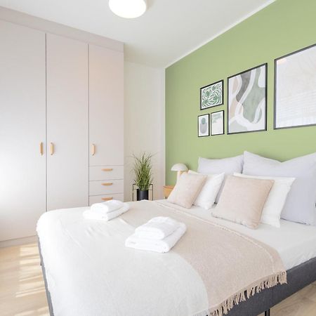 Bright 2Br - 8Th Floor, Balcony, Free Parking - By Gravity Prague Apartment Exterior photo