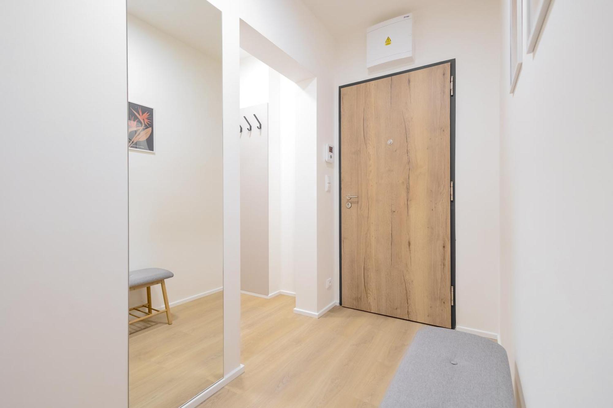 Bright 2Br - 8Th Floor, Balcony, Free Parking - By Gravity Prague Apartment Exterior photo