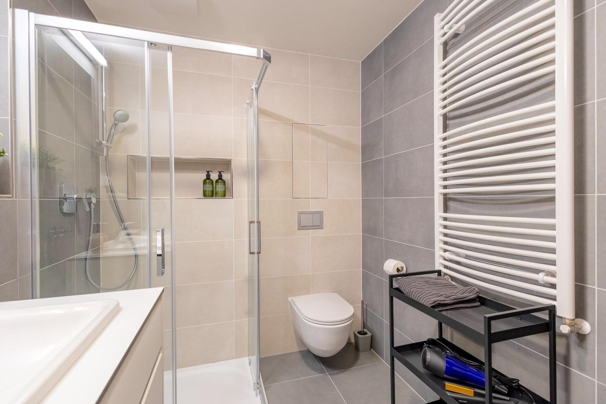 Bright 2Br - 8Th Floor, Balcony, Free Parking - By Gravity Prague Apartment Exterior photo