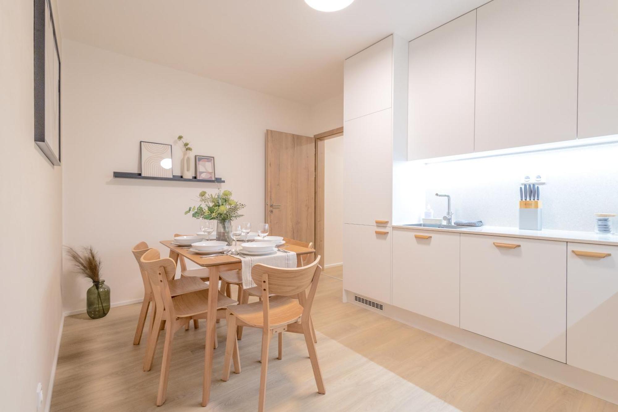 Bright 2Br - 8Th Floor, Balcony, Free Parking - By Gravity Prague Apartment Exterior photo