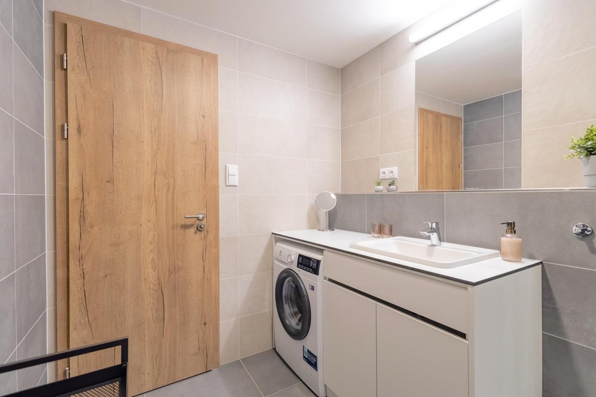 Bright 2Br - 8Th Floor, Balcony, Free Parking - By Gravity Prague Apartment Exterior photo