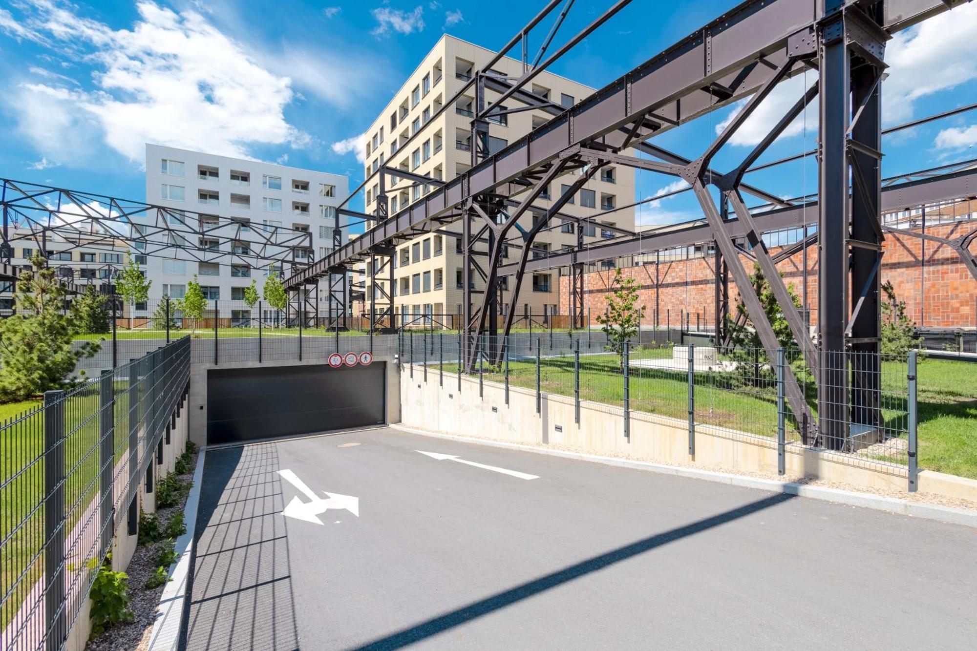 Bright 2Br - 8Th Floor, Balcony, Free Parking - By Gravity Prague Apartment Exterior photo