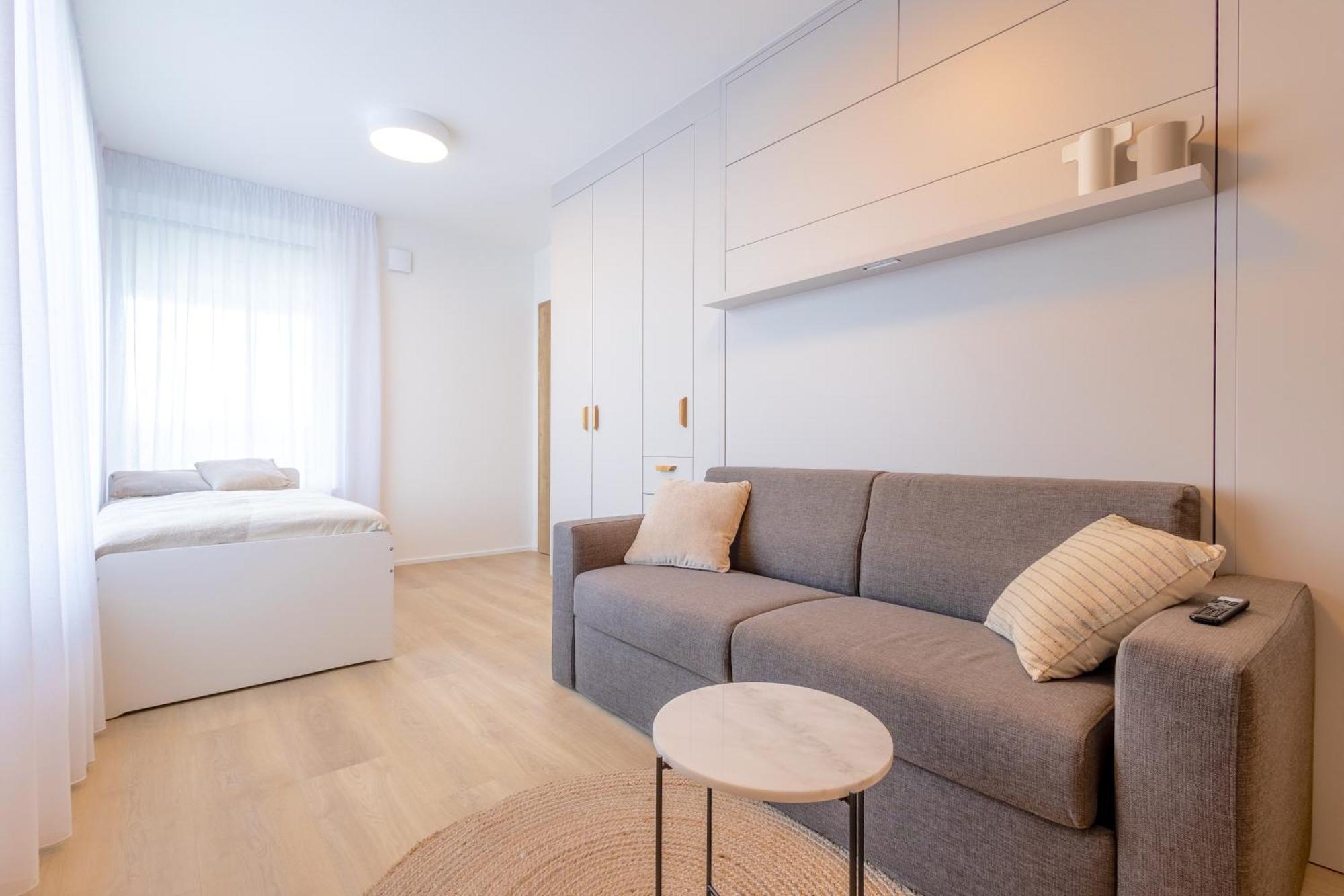 Bright 2Br - 8Th Floor, Balcony, Free Parking - By Gravity Prague Apartment Exterior photo