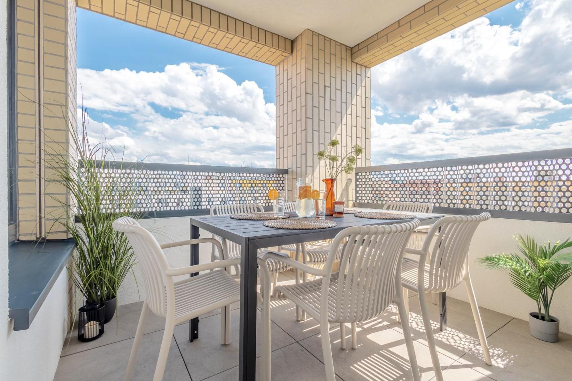 Bright 2Br - 8Th Floor, Balcony, Free Parking - By Gravity Prague Apartment Exterior photo