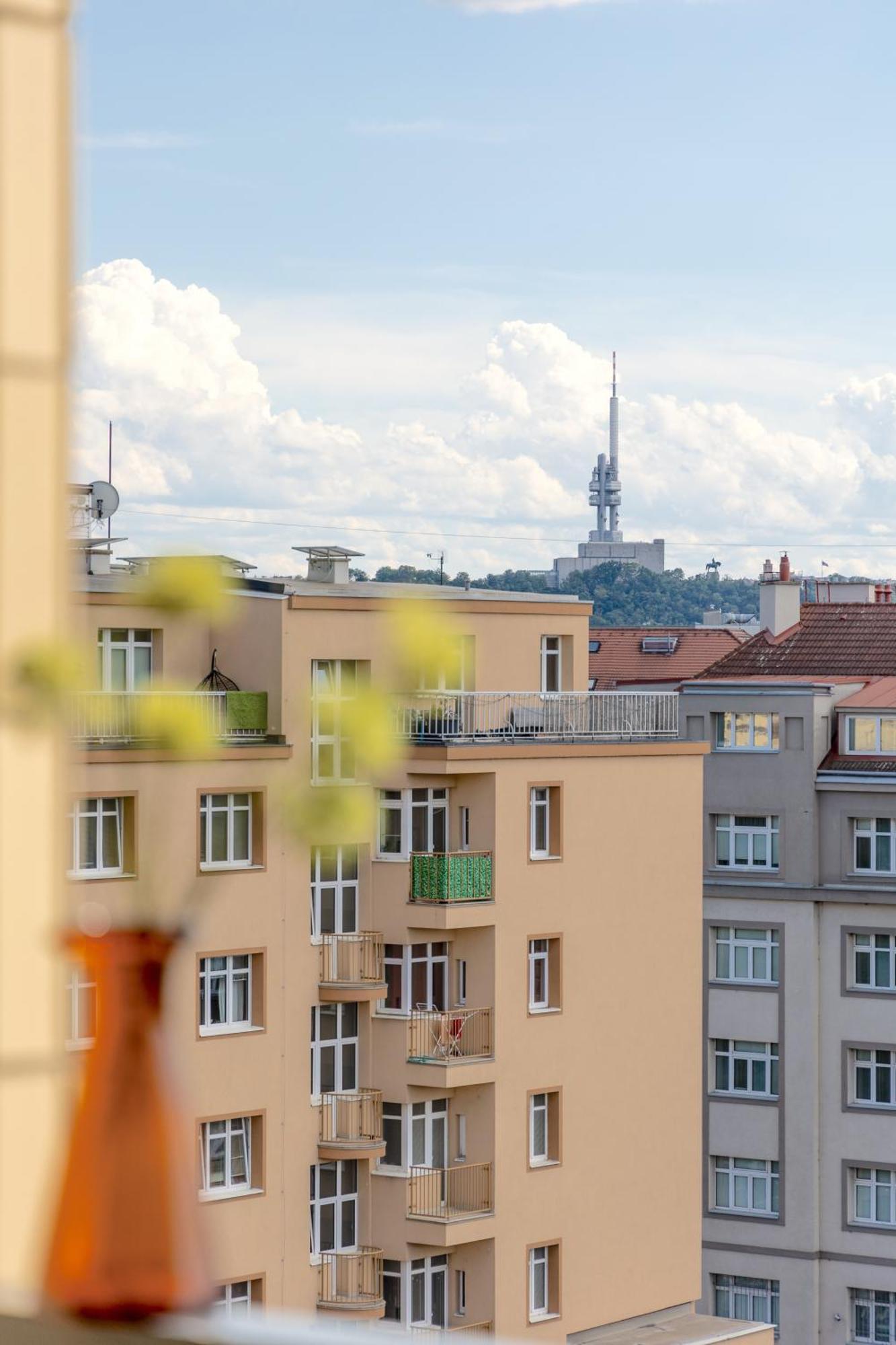 Bright 2Br - 8Th Floor, Balcony, Free Parking - By Gravity Prague Apartment Exterior photo