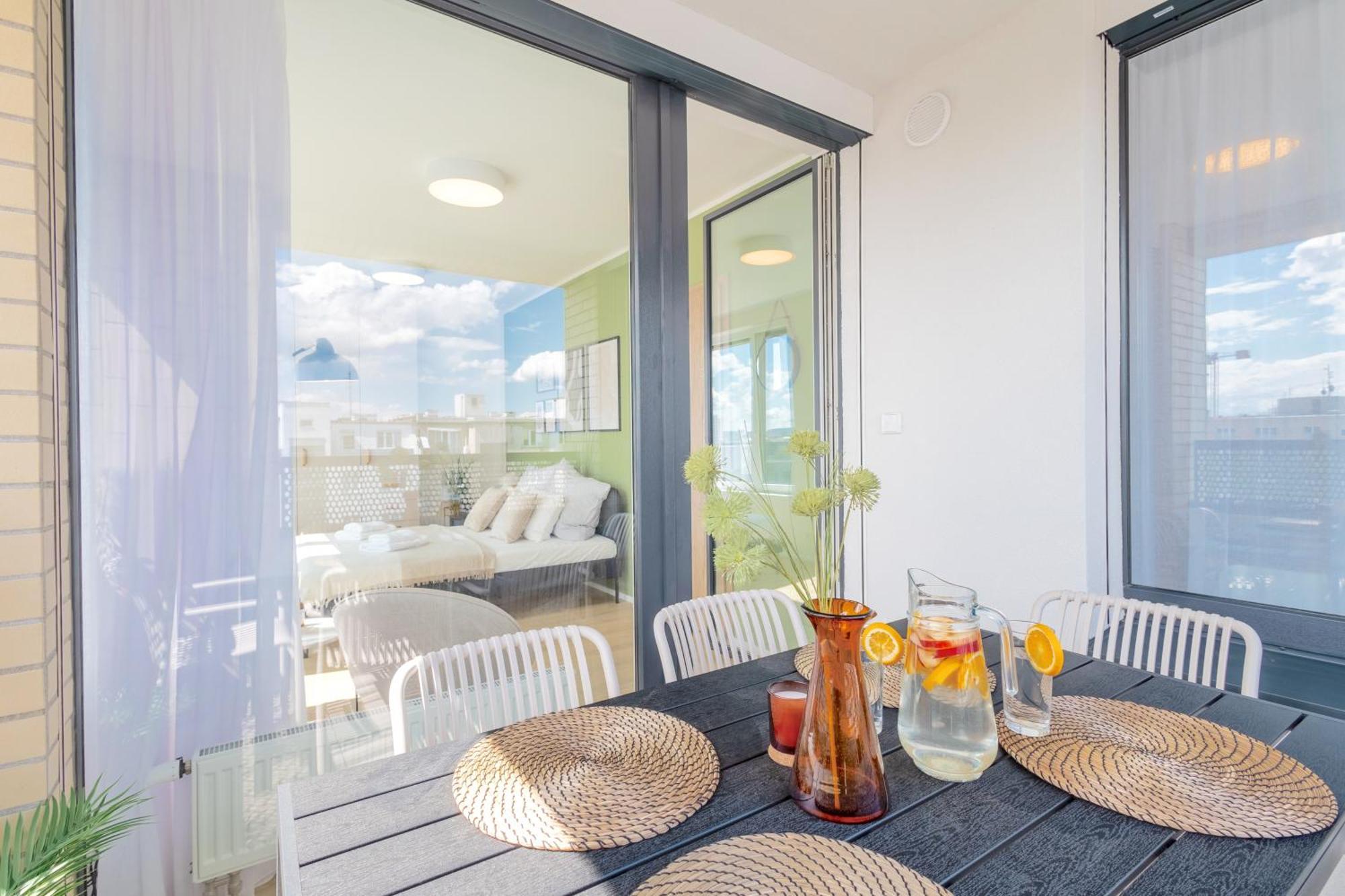 Bright 2Br - 8Th Floor, Balcony, Free Parking - By Gravity Prague Apartment Exterior photo