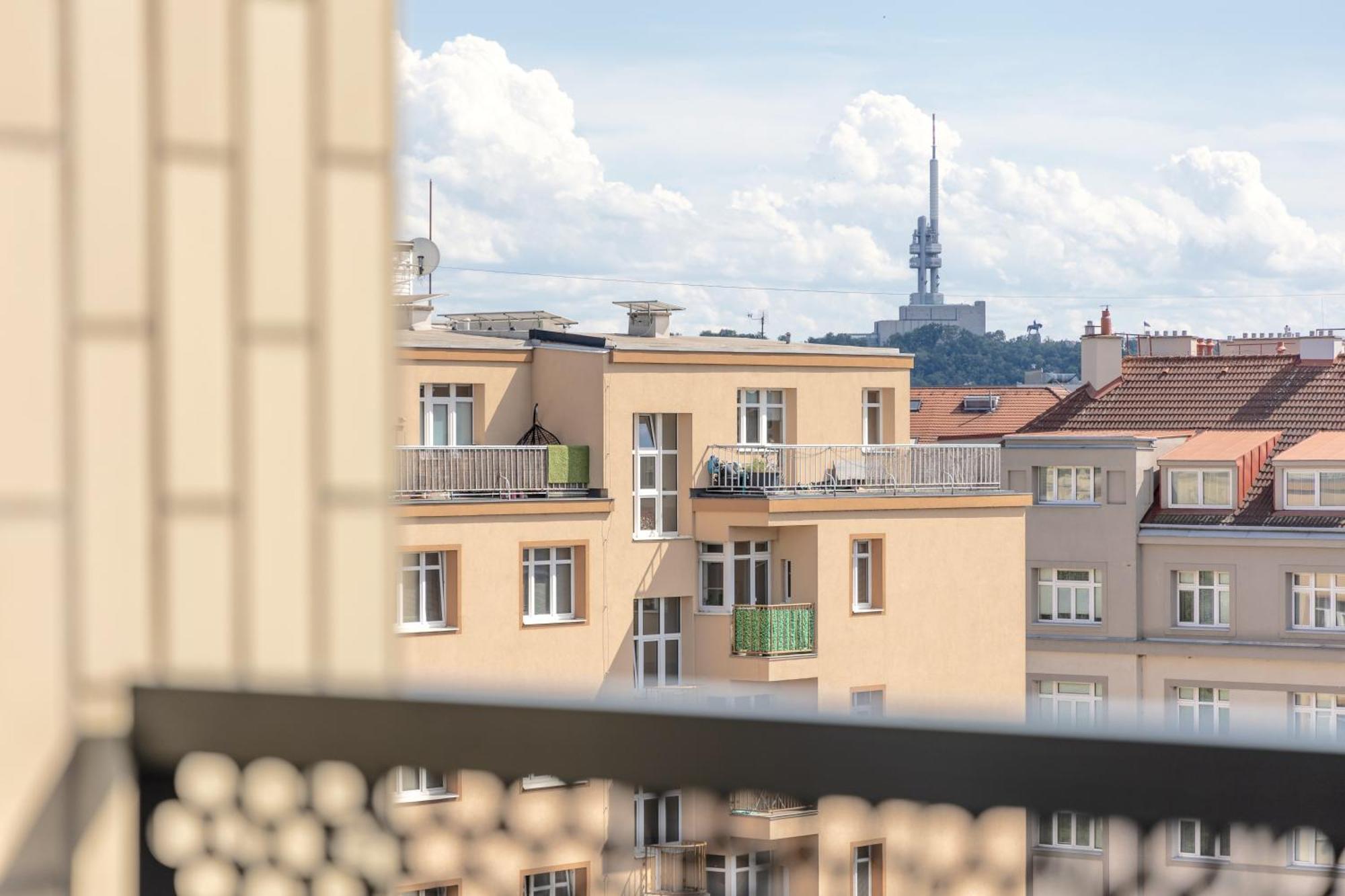 Bright 2Br - 8Th Floor, Balcony, Free Parking - By Gravity Prague Apartment Exterior photo